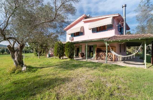 Holiday Home 'Lefkadas Bohemian Cottage' with Mountain View, Wi-Fi and Air Conditioning