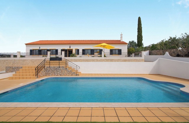 Holiday Home 'Leo' with Sea View, Wi-Fi and Air Conditioning