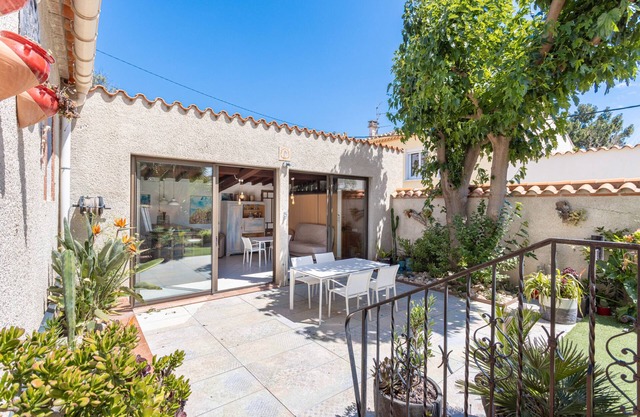 Holiday Home 'Lina' with Private Terrace, Wi-Fi and Air Conditioning