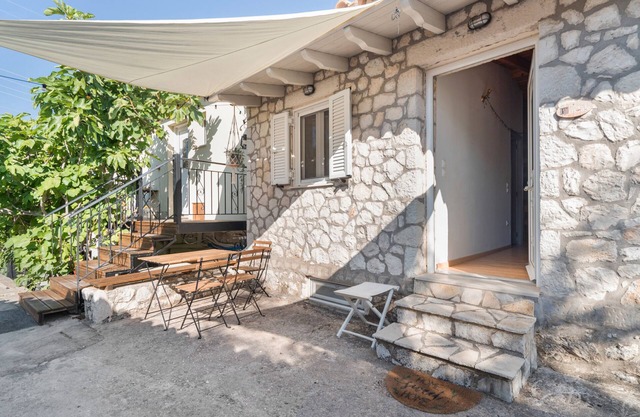 Holiday Home 'Linaki' with Sea View, Wi-Fi and Air Conditioning