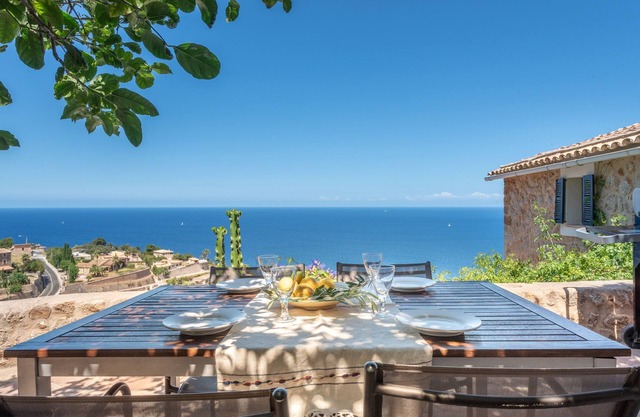 Holiday Home “Little Paradise in Banyalbufar” with Ocean and Mountain View, Terrace & Wi-Fi