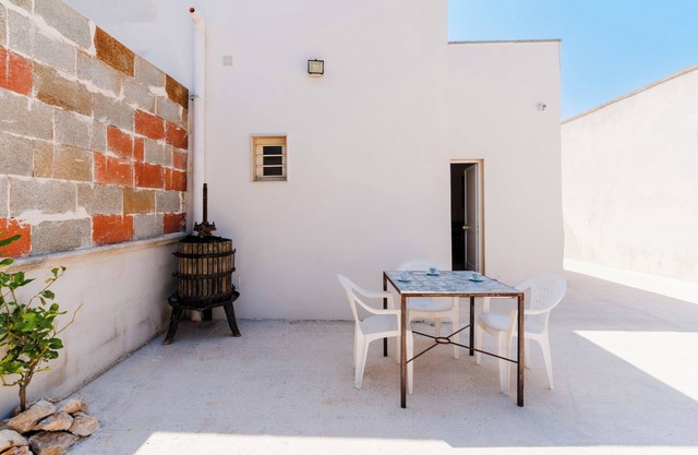 Holiday Home 'Lu Ìentu' with Sea View, Shared Garden and Air Conditioning