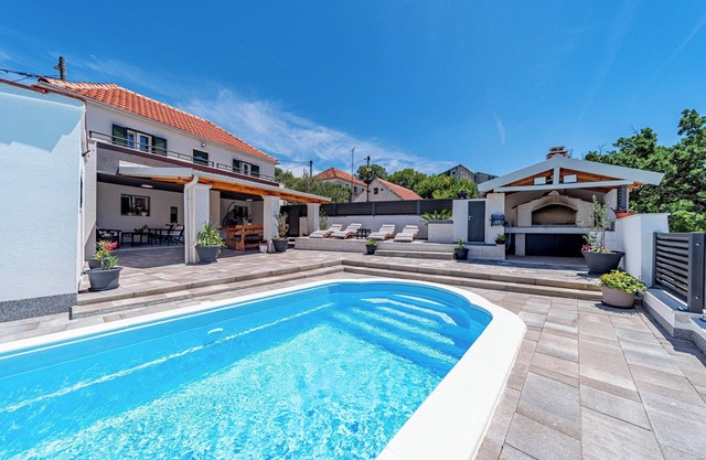 Holiday Home Luce with Pool, Ljubitovica, Croatia