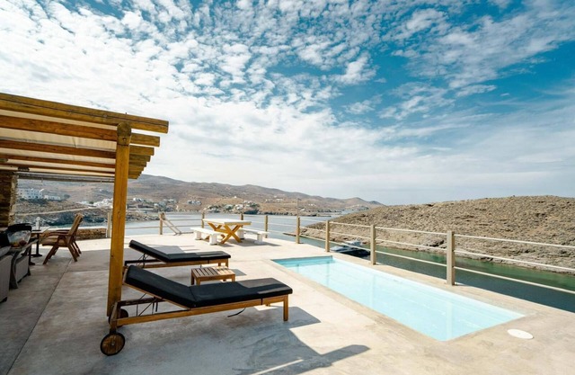 Holiday Home 'Luxury Suite Kythnos E' with Sea View, Wi-Fi and Air Conditioning