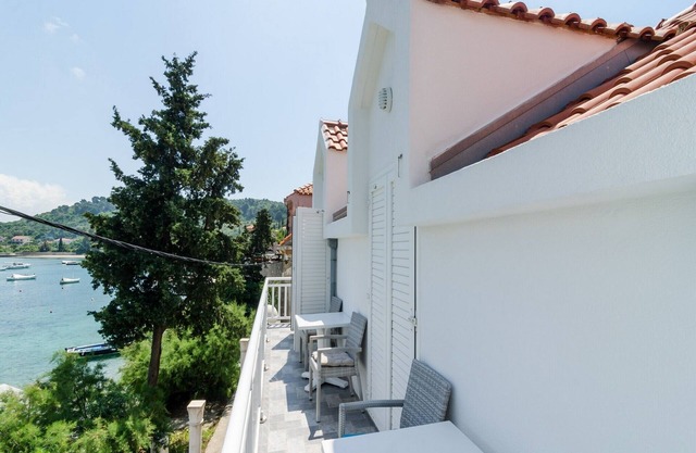 Holiday Home Maćus-One Bedroom Apartment with Balcony
