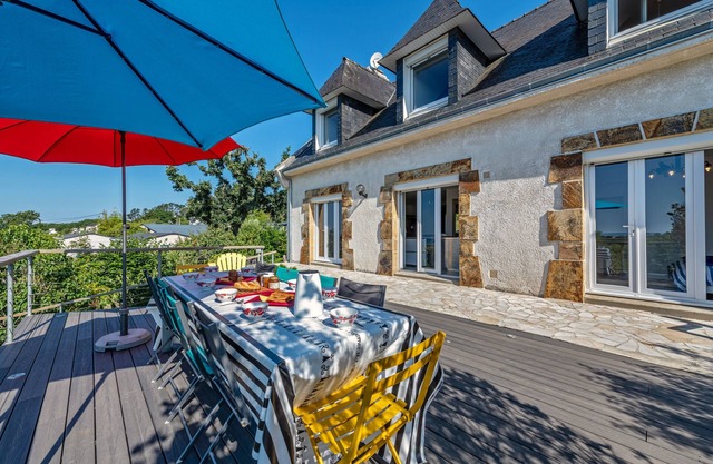 Holiday Home 'Maison 10 Pers 2kms De La Plage' with Sea View, Private Terrace and Wi-Fi