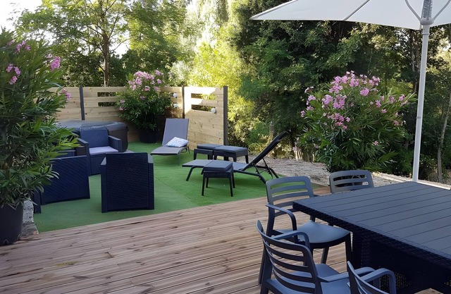 Holiday Home 'Maison Avec Piscine Et Remous' with Private Pool, Private Terrace and Wi-Fi