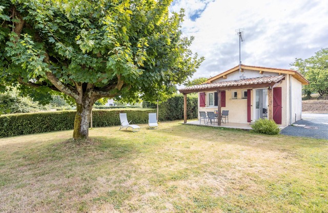 Holiday Home 'Maison De 2 À 4 Personnes' with Private Terrace, Private Garden and Wi-Fi