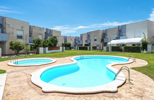Holiday Home 'Mar Azul' with Shared Pool, Wi-Fi and Air Conditioning