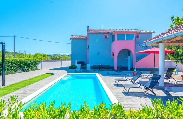 Holiday Home Marinela - Four Bedroom Holiday Home with Swimming Pool