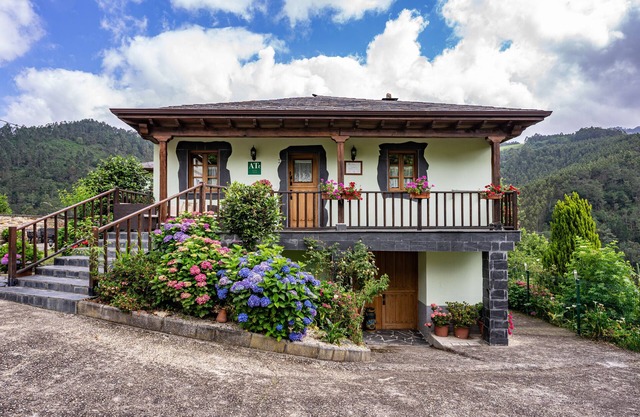 Holiday Home 'Maseda 1' with Mountain View, Shared Terrace and Private Garden