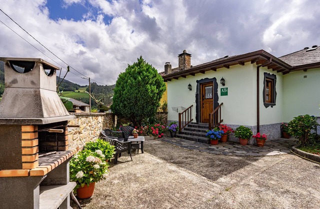 Holiday Home 'Maseda 2' with Mountain View, Shared Terrace and Private Garden