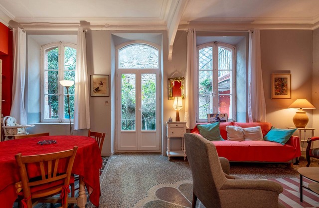 Holiday Home 'Massenet' with Shared Terrace, Private Garden and Wi-Fi