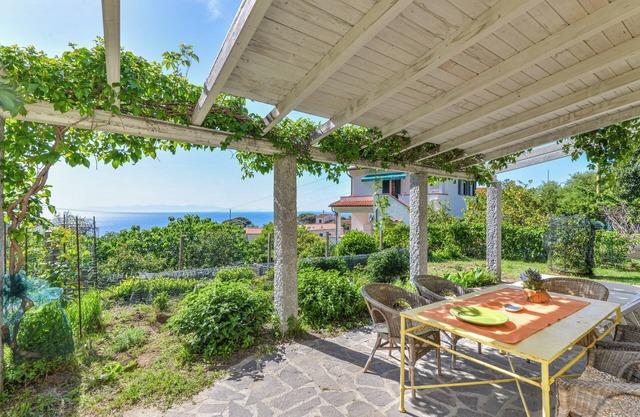 Holiday Home 'Merlo Casa Vai' with Sea View, Wi-Fi and Air Conditioning