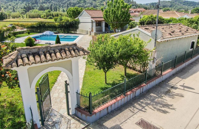 Holiday Home 'Mini Country House' with Private Pool, Wi-Fi and Air Conditioning