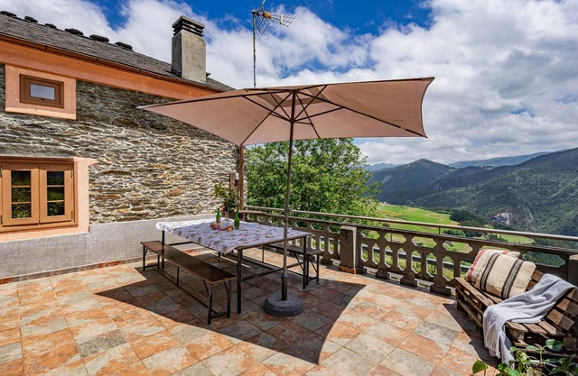 Holiday Home 'Mirador Del Navia' with Mountain View, Private Terrace and Wi-Fi