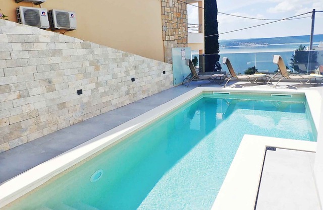 Holiday home mit Pool und Meerblick