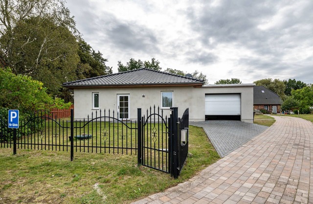 Holiday Home 'Moderner Bungalow, Rollstuhlgerecht' with Private Terrace