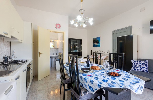 Holiday Home 'Monolocale Sapore Di Mare' with Sea View, Wi-Fi and Air Conditioning