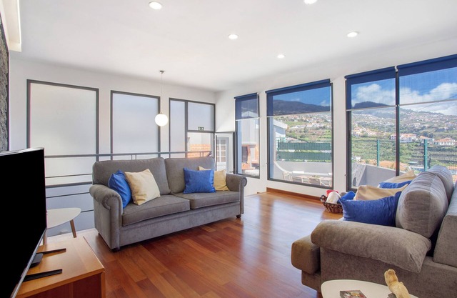 Holiday Home 'Mother's House' with Sea View, Private Terrace and Wi-Fi