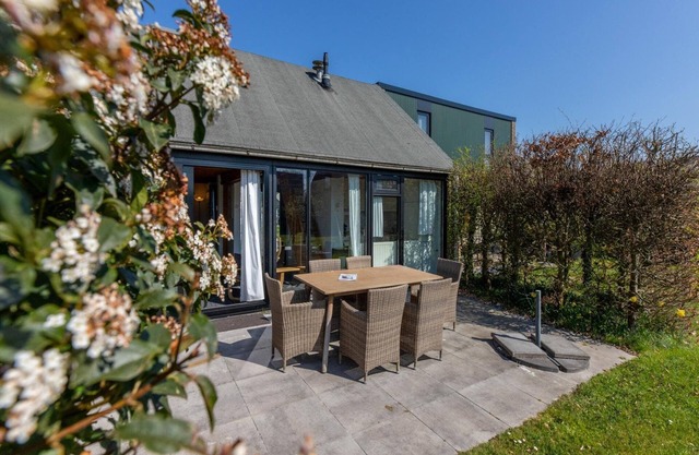 Holiday Home near Beach with Pool Access