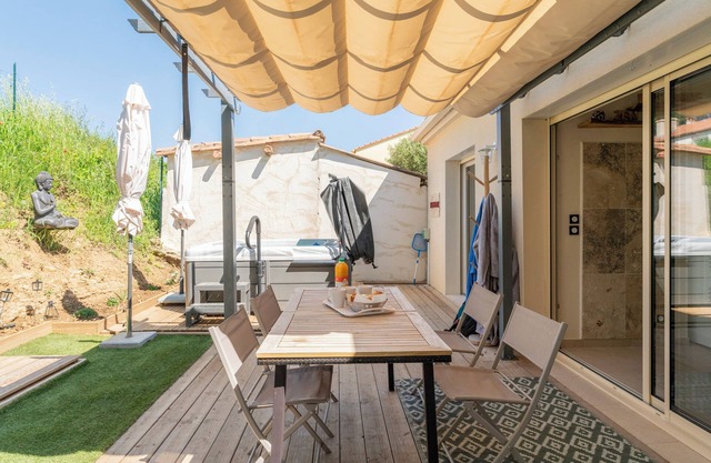 Holiday Home 'Namaste' with Private Terrace and jacuzzi