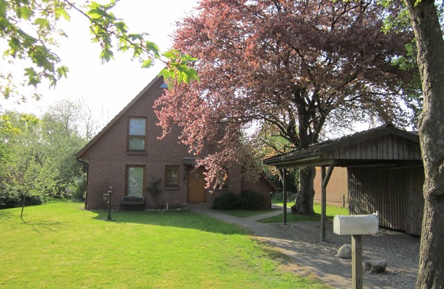 * Holiday home near the North Sea, large apple orchard, oasis of calm in the southwest