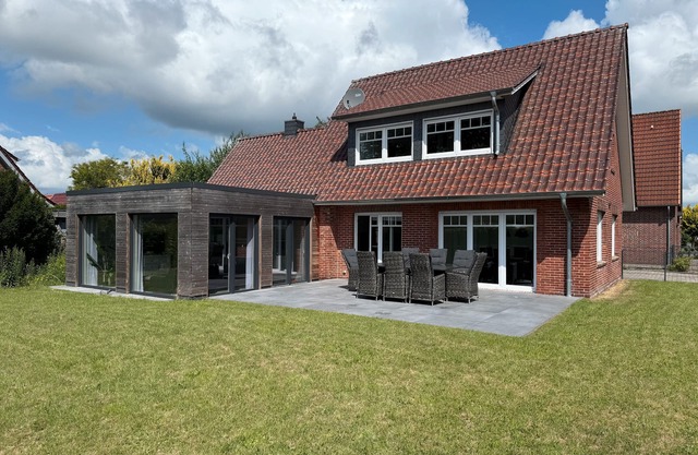 Holiday Home 'Neeborg' with Private Terrace, Private Garden and Wi-Fi