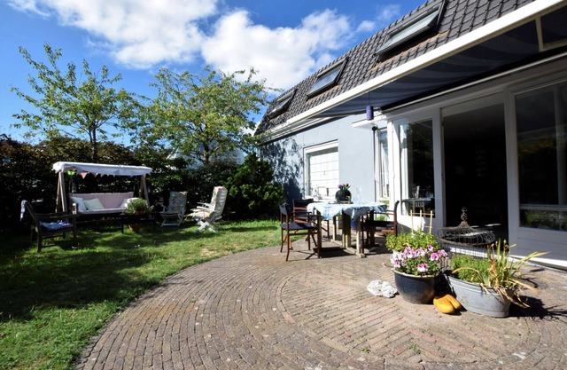 Holiday Home Noordwijk near Beach & Sauna