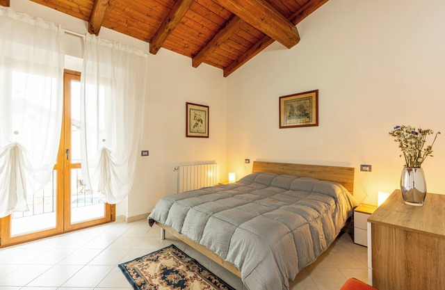 Holiday Home 'Numero 2' with Shared Garden
