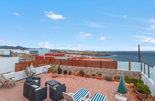 Holiday Home 'Olas De Plata' with Mountain Views, Private Terrace and Wi-Fi