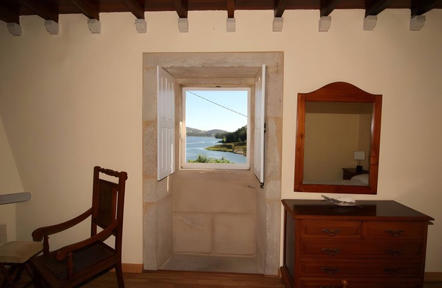Holiday Home 'O Lar De Natalio' with Sea View, Private Terrace and Wi-Fi