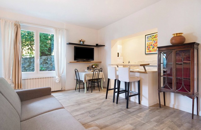 Holiday Home 'Olivetta' with Shared Garden and Wi-Fi