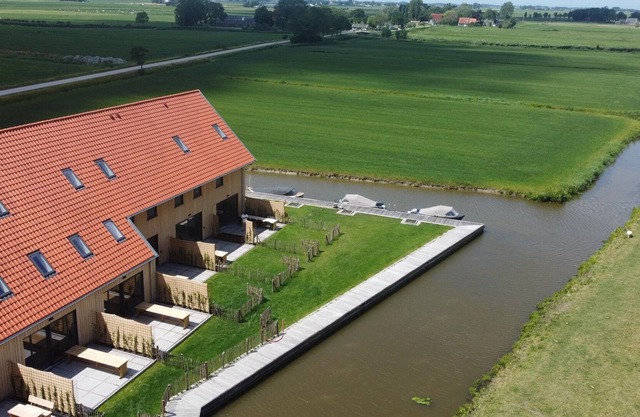 Holiday home on the Frisian water with garden