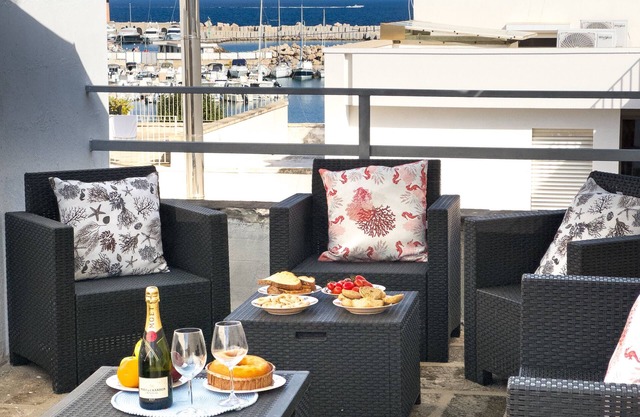Holiday Home 'On The Sea San Foca' with Sea View, Wi-Fi and Air Conditioning