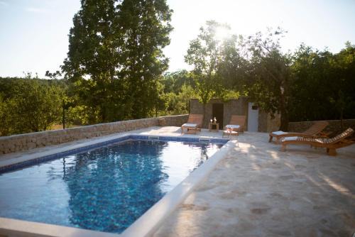 Holiday Home Pearl in Stone with Heated Pool