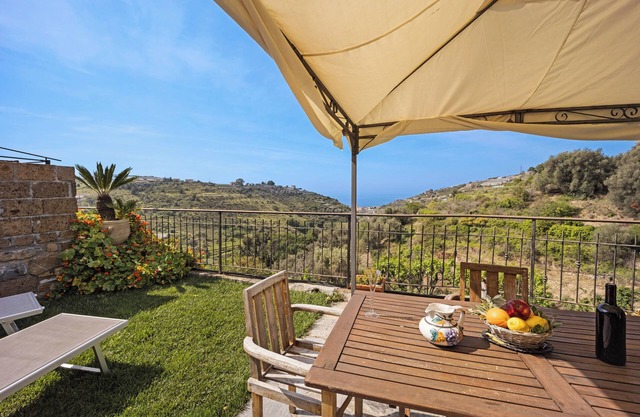 Holiday Home 'Pelagos' with Sea View, Shared Pool & A/C
