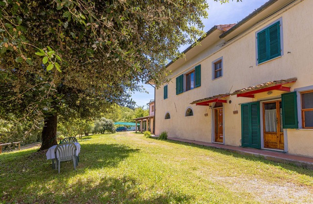 Holiday Home 'Poggio5' with Shared Pool, Private Terrace and Wi-Fi