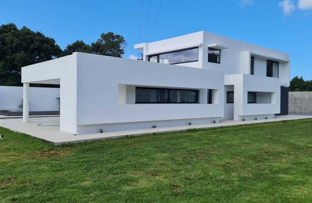 Holiday Home 'Bella Casa' with Mountain View, Pool and Air Conditioning