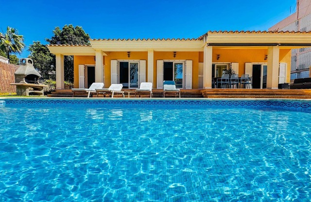 Holiday Home 'Ramón' with Private Pool, Wi-Fi and Air Conditioning