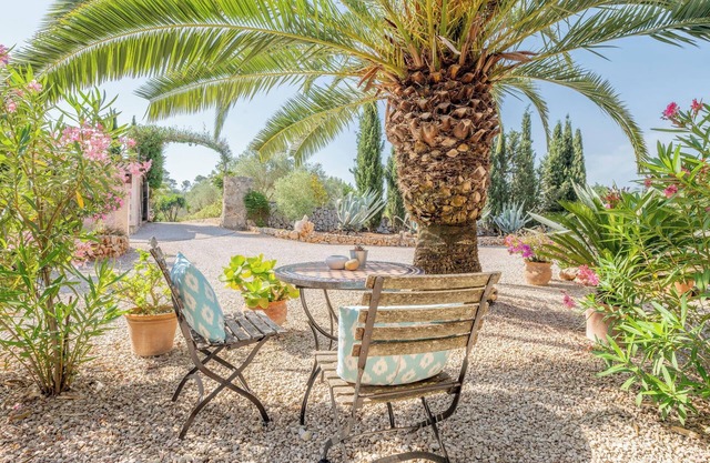 Holiday Home 'Redonda 1' with Mountain View, Shared Pool and Wi-Fi