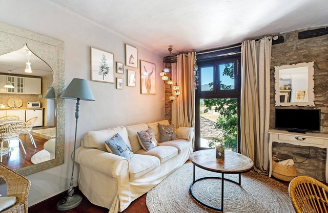 Holiday Home 'Regalate Paz' with Mountain View, Shared Pool and Wi-Fi