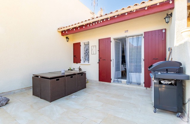 Holiday Home 'Residence Naturiste Eden' with Sea View, Private Terrace and Wi-Fi