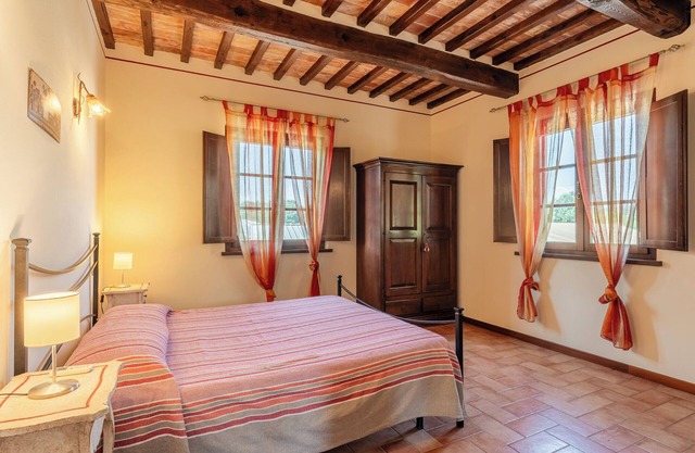 Holiday Home 'Rosa Rossa' with Shared Pool, Wi-Fi and Air Conditioning