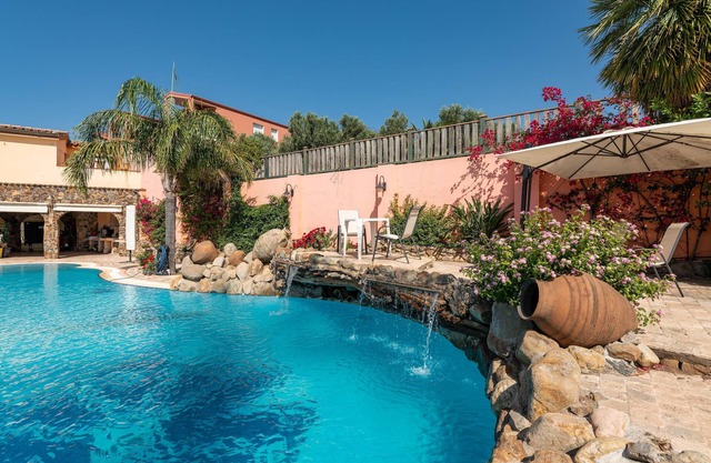 Holiday Home Sa Domixedda with Shared Garden, Shared Pool & Wi-Fi