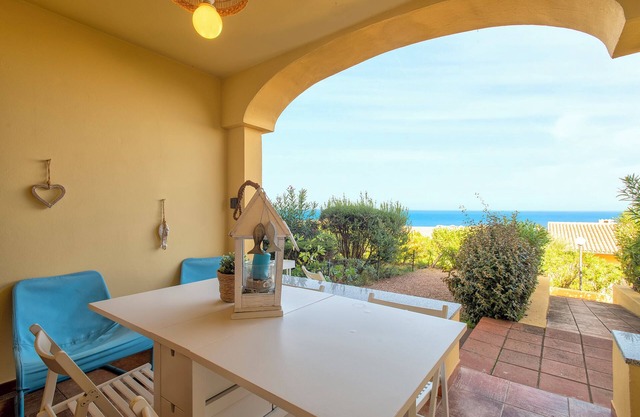 Holiday Home 'Sky View' with Sea View, Shared Pool and Air Conditioning
