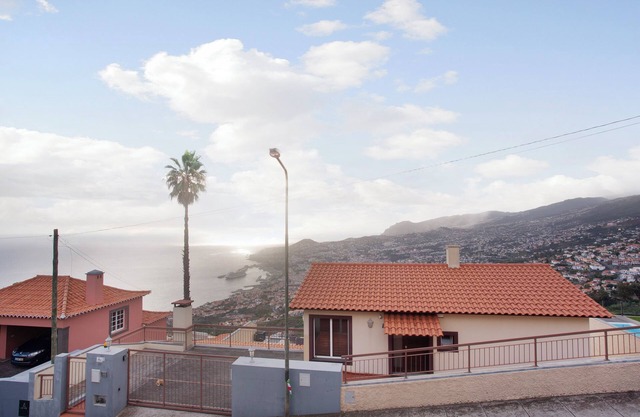 Holiday Home "Slice of Paradise - Palheiro de Golf" with Sea View, Garden & Wi-Fi