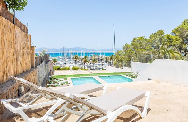 Holiday Home 'Son Veri D'abaix Izquierda' with Sea View, Wi-Fi and Air Conditioning