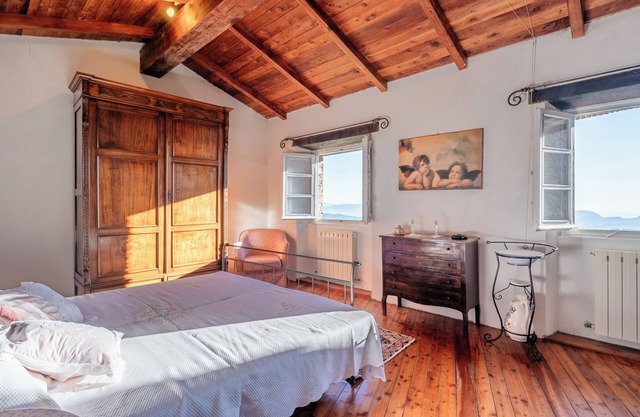 Holiday Home 'Sunhouse - Tuscan Hills' with Private Garden and Wi-Fi