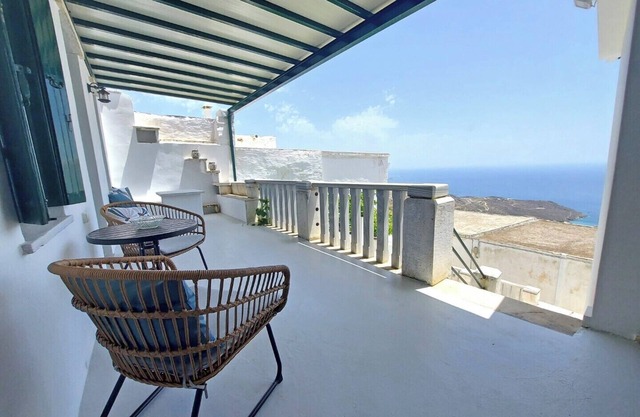 Holiday Home 'The Vine House In Kardiani' with Private Terrace, Wi-Fi and Air Conditioning